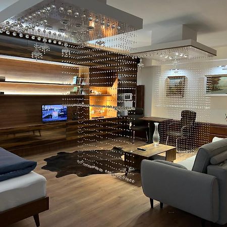 Business Box Leilighet Bratislava Eksteriør bilde